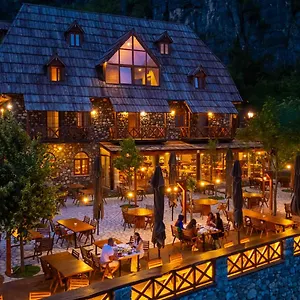 https://hotel-alpet-theth.albaniahotels.org